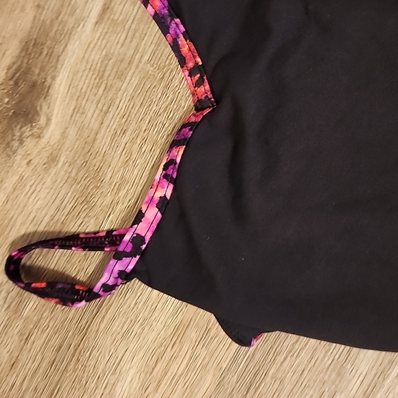 Motion Wear - Picture 5 of 9